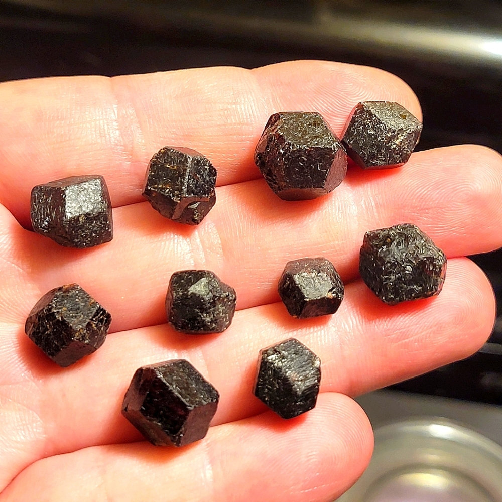 5pcs. Natural Alaskan GARNET Dodecahedron 10-15ctw Each